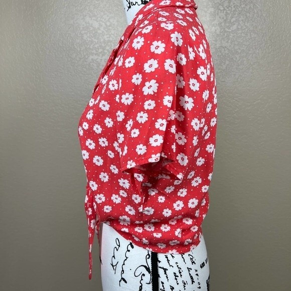 Forever 21 red crop top women floral button up short sleeve size M - Picture 11 of 11